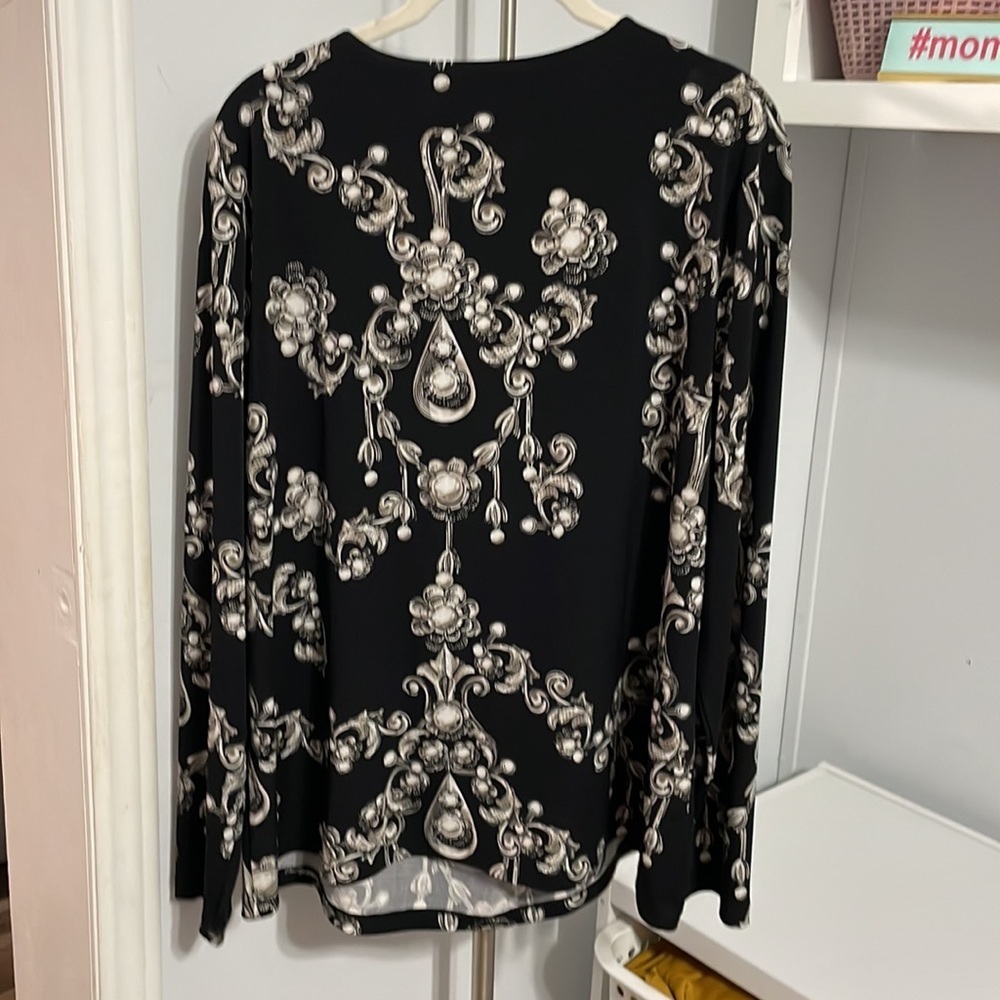 Chico’s Black Floral Top Size L - Picture 5 of 6